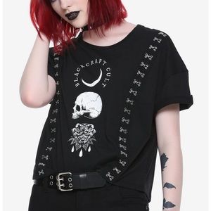 Blackcraft cropped hook & eye tee